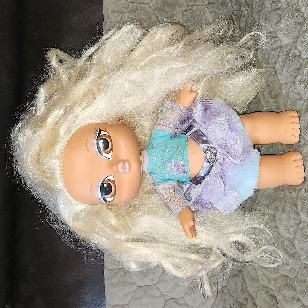 BRATZ Big Babyz Vinessa Ice Champions Brown Eyes Blonde Doll Rare MGA Vintage
